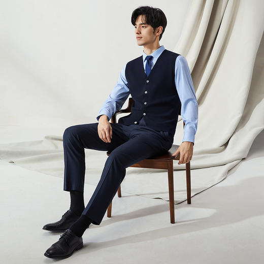 【高端系列】柒牌开衫羊毛衫男士2025春季新款无袖V领保暖针织衫	128Y70010 商品图3