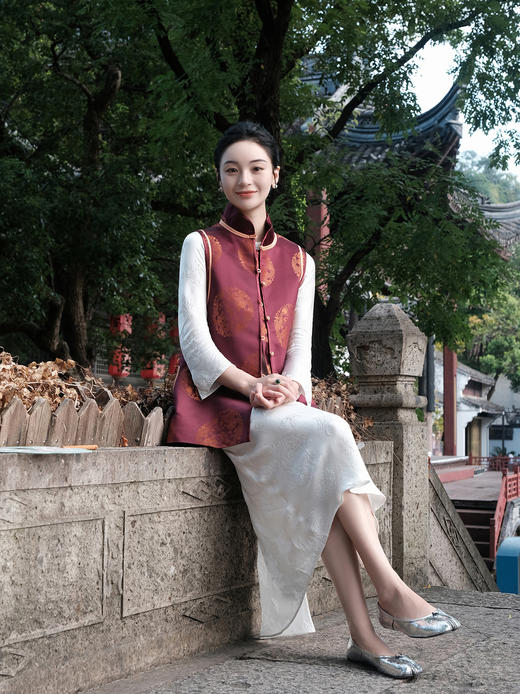 盛唐婧 |中式国风库缎中长马甲-紫红 商品图5