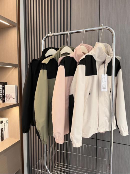 🌳🌳福利‼奥康情侣款三防冲锋衣外套【专柜上新】品牌直发， 4色可选，穿十年都不过时，百搭舒适，❤️ 不好包退‼ 商品图2