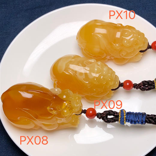 天然原矿俄白花琥珀（蜜蜡）貔貅配南红手把件 饰品美物 商品图0