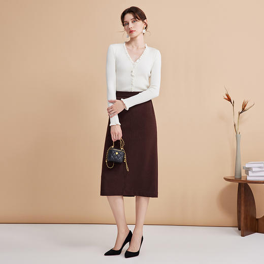 EITIE爱特爱秋新款气质修身高级感木耳边修饰针织衫D2401419 商品图4