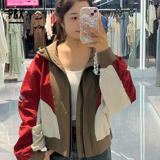 P&X设计师女装春秋款运动撞色拼色连帽短款风衣 824119843 红/咖 商品图0