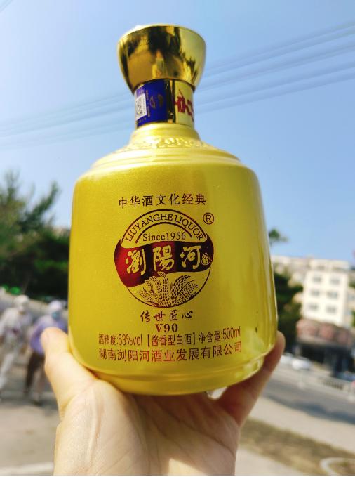 浏阳河V90型号白酒年份窖龄一箱（黄箱） 商品图1