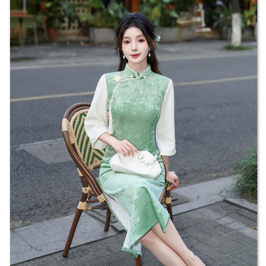 2024秋季新款年轻女士日常可穿时尚改良新中式长款倒大袖旗袍SYK36115 商品图3