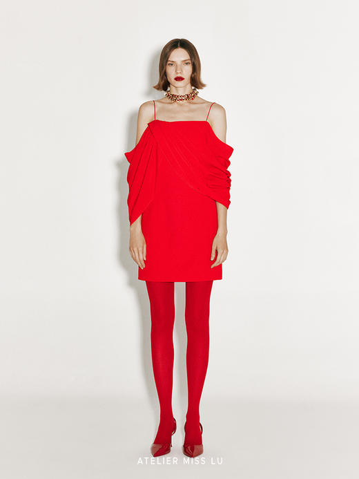 【弗拉明戈】不规则垂褶设计露肩吊带连衣裙 商品图0