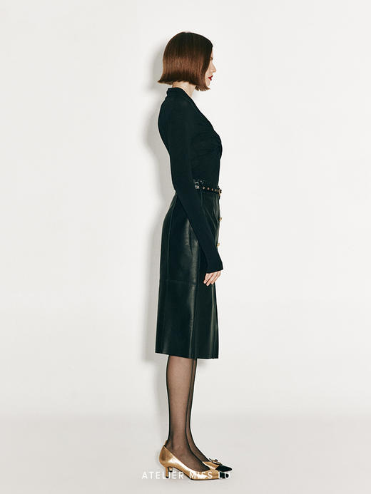 【曼陀罗】褶皱设计细V领弹力上衣 商品图3