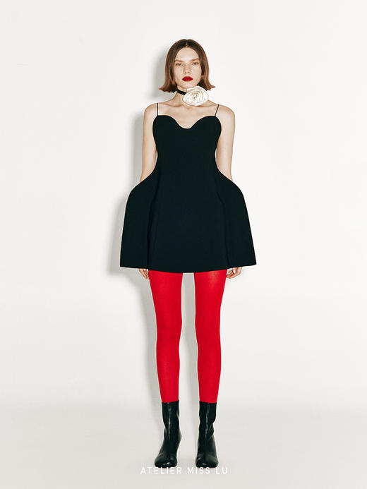 【恋冬人鱼】立体裁片拼接弧线领吊带连衣裙 商品图1