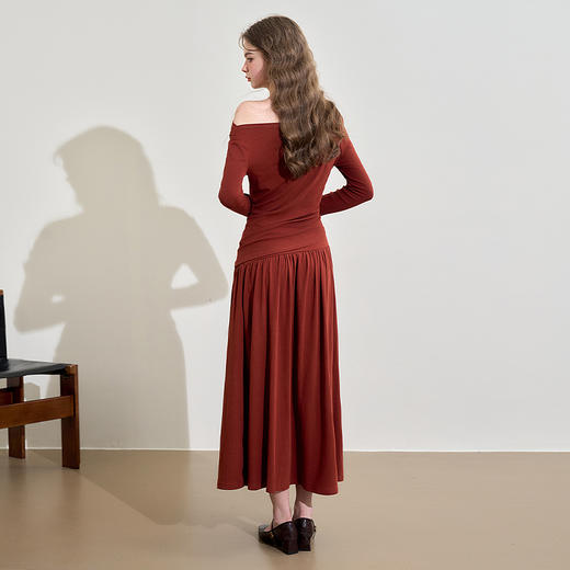 西遇法式酒红色两件套女新款一字肩上衣半裙针织套装D3542302 商品图4