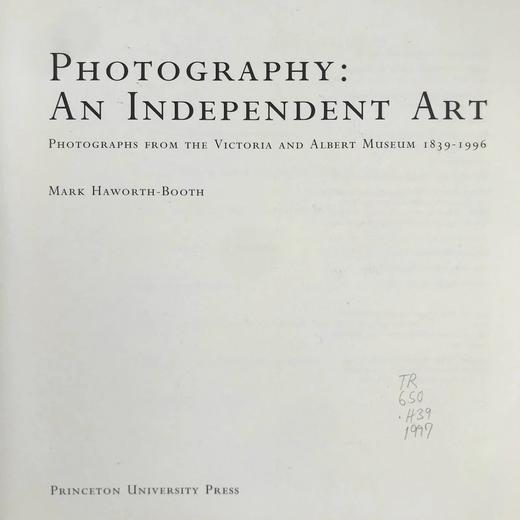 维多利亚与阿尔伯特博物馆摄影作品图集 89幅插图 精装大16开 商品图3