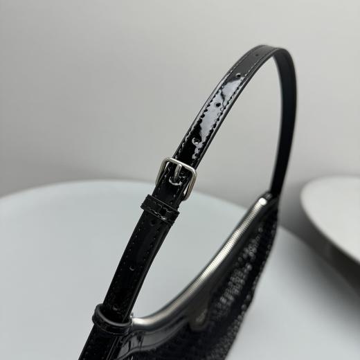 女款One piece 系列渔网半月包he 商品图2