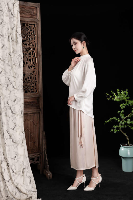 荷言GL  素霓裳 白色新中式衬衣钉珠小鹿暗纹提花丝绵上衣蝴蝶结 商品图2