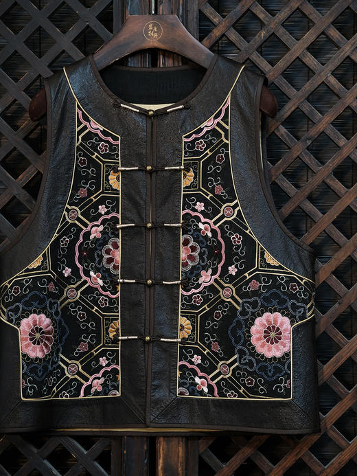 盛唐婧 |中式太阳花绣花对襟马甲 商品图9