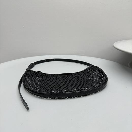 女款One piece 系列渔网半月包he 商品图1