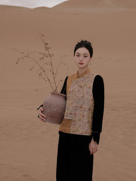 盛唐婧 |中式国风缠枝花琵琶襟马甲