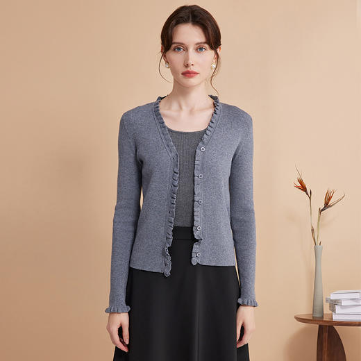 EITIE爱特爱秋新款气质修身高级感木耳边修饰针织衫D2401419 商品图7