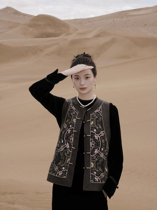 盛唐婧 |中式太阳花绣花对襟马甲 商品图5