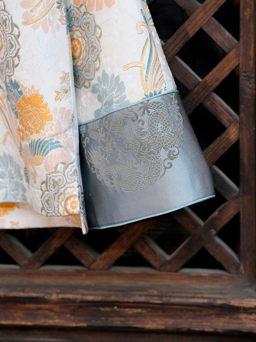 盛唐婧 |涅槃重生新中式国风宋锦对襟外套 商品图4