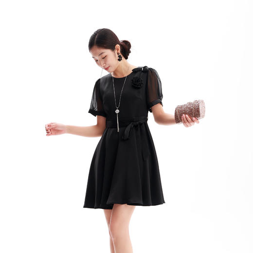 HJ2S32_漆黑色_连衣裙_四季_气质优雅立体花朵网纱袖收腰系带显瘦 A 字短裙_高级女装_BERNIEELEN 伯妮斯茵 商品图1