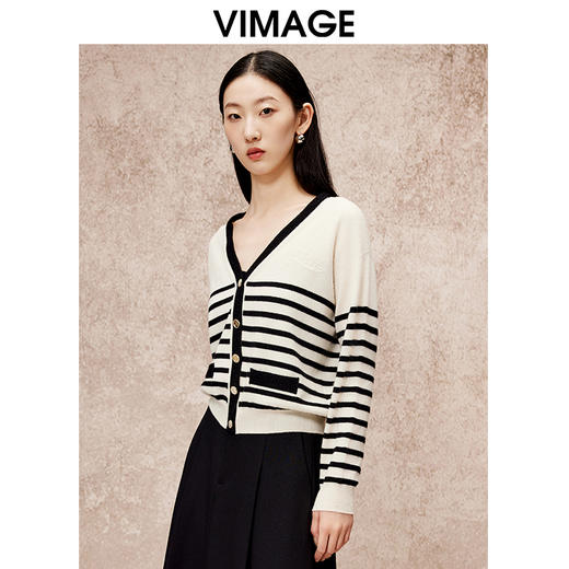 VIMAGE纬漫纪慵懒感V领条纹百搭显瘦落肩针织开衫秋季新款V2201801 商品图1