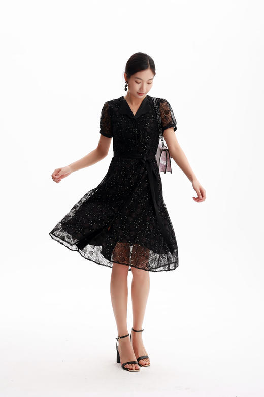 HJ2S42_漆黑色_连衣裙_夏季_优雅复古蕾丝波点娃娃领收腰系带 A 字中裙_高级女装_BERNIEELEN 伯妮斯茵 商品图6
