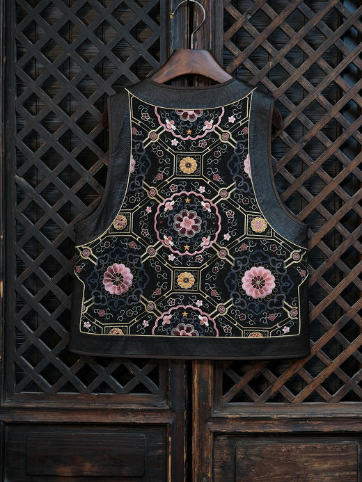 盛唐婧 |中式太阳花绣花对襟马甲 商品图8