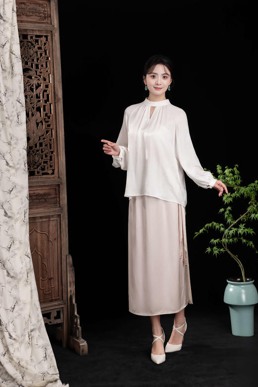 荷言GL  素霓裳 白色新中式衬衣钉珠小鹿暗纹提花丝绵上衣蝴蝶结 商品图1