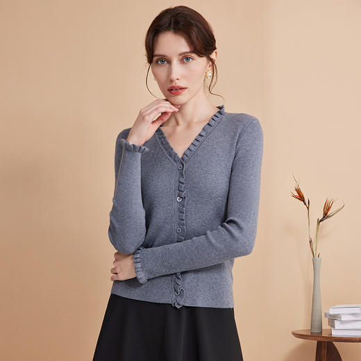 EITIE爱特爱秋新款气质修身高级感木耳边修饰针织衫D2401419 商品图6