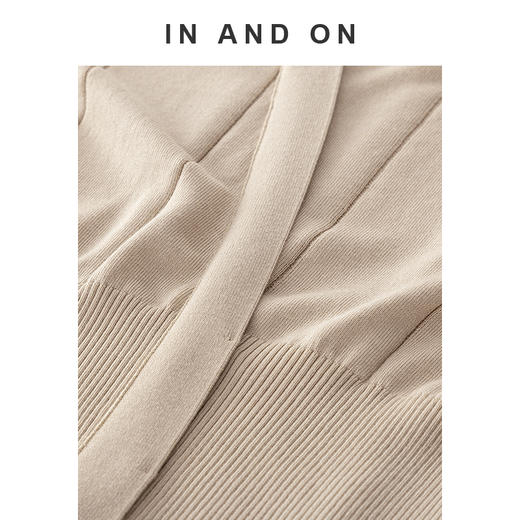 54569  IN AND ON 邂逅 莱赛尔桑蚕丝法式收腰针织上衣 商品图1