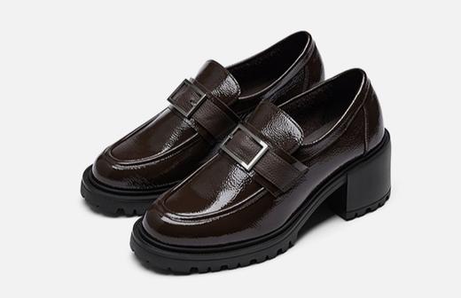 achette雅氏5SS1 2024秋季新款光泽漆皮乐福鞋简约饰扣深口单鞋 商品图0