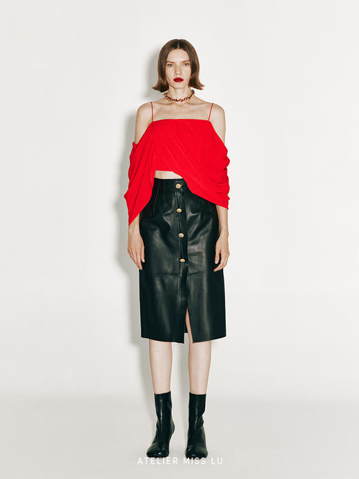 【未闻花名】不规则垂褶设计露肩吊带上衣 商品图0