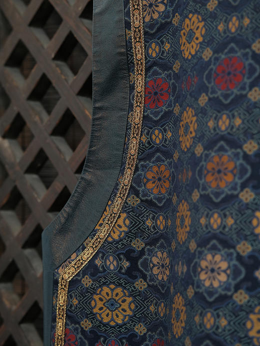 盛唐婧 |中式国风团花纹琵琶襟马甲 商品图4