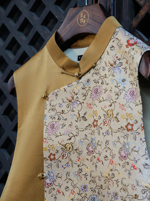 盛唐婧 |中式国风缠枝花琵琶襟马甲 商品图4