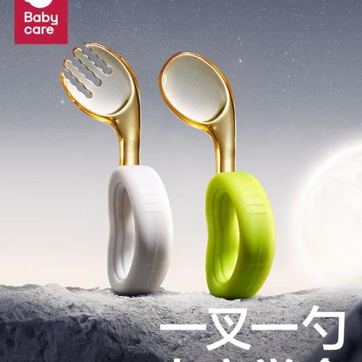 Babycare 太空餐具礼盒 （注水保温碗*1+学饮杯*1+训练叉勺*1+硅胶围兜*1） 商品图2
