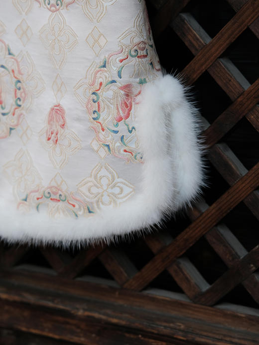 下架|盛唐婧 |中式国风云锦之花水貂毛马甲 商品图5