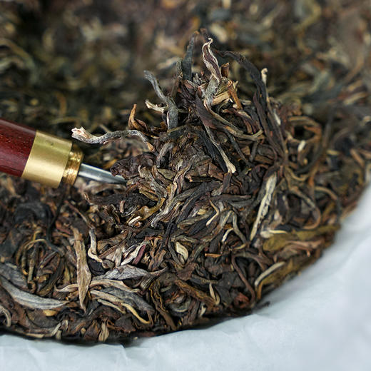 润品昌降价清仓【2023年坝卡囡】仅次老班章 海拔1600米以上普洱茶生茶357克/饼 商品图1