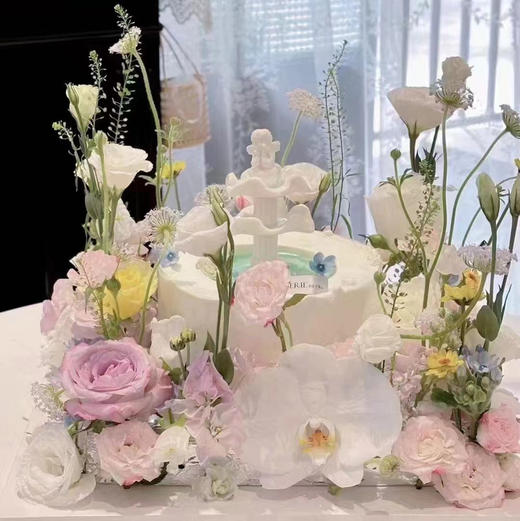 鲜花许愿池蛋糕（花材不固定同色系搭配） 商品图0