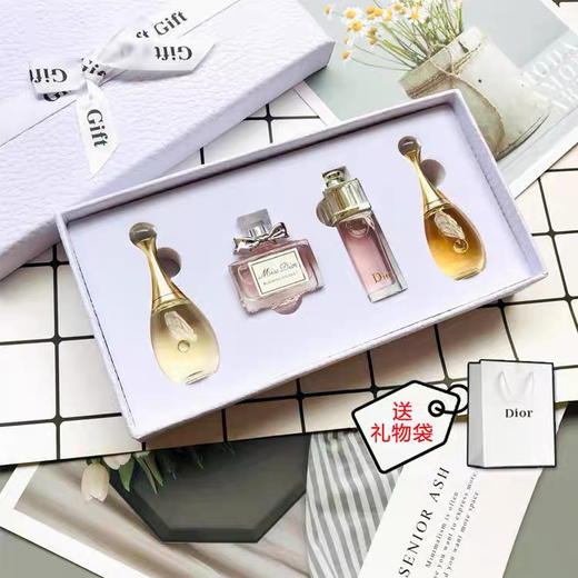 【海关保税直发】Dior法国/迪奥香水四件套白色中套盒-新旧版随机-会员5折-甜心5ml+魅惑5ml+真我5ml×2 商品图1