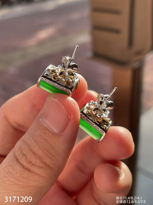 玻璃种艳绿无事牌耳钉【3171209】具体价格微信咨询 商品图5