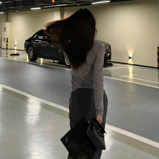 ROMI STUDIO“格雷高知”16针超细水溶羊毛肌理长袖针织T恤431G9147 商品图4