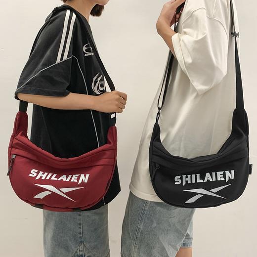 男士字母工装包 潮牌斜挎包 日系原宿机能大学生邮差包休闲单肩背包 商品图1