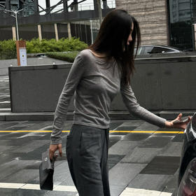 ROMI STUDIO“格雷高知”16针超细水溶羊毛肌理长袖针织T恤431G9147