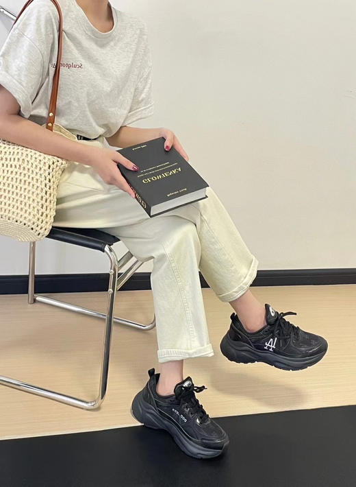 介绍链接丨3色 巨轻便!!! 脚感很舒服！【MLB满标复古老花休闲鞋】来啦~杀疯了杀疯了 商品图3