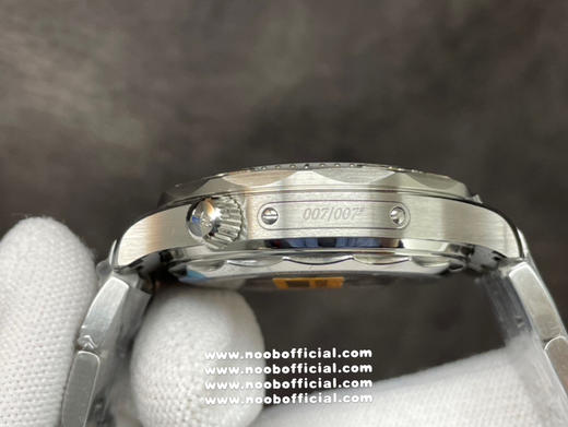 NOOB新品‼️ 42毫米欧米茄海马系列300米——“游艇” Nekton特别版腕表，经抛光和拉丝处理的精钢表壳和激光烧蚀黑色氧化锆搭配正品一致的（ZrO2）陶瓷表盘，哑光饰面饰有抛光立体波纹图案 商品图3