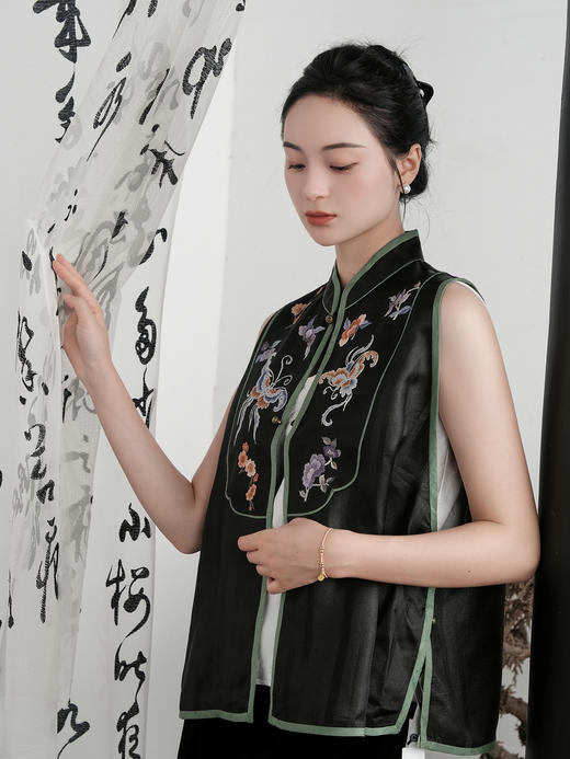 下架|盛唐牡丹 |香云纱手工刺绣蝶恋花马甲 商品图0