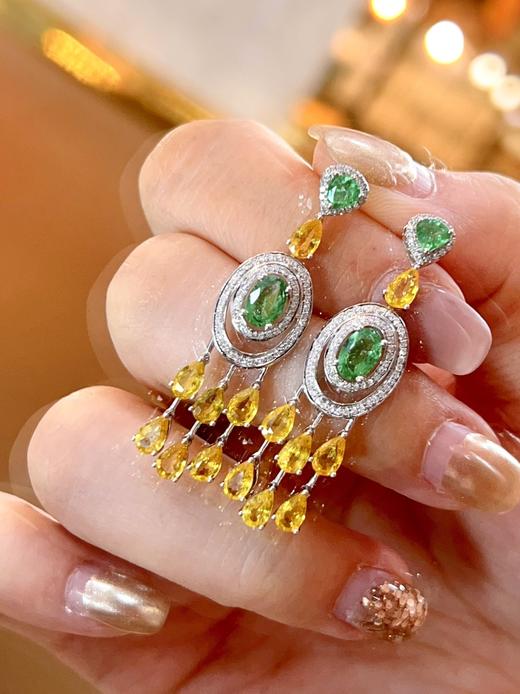 5.30ct 6.05g 祖母绿耳坠 商品图1