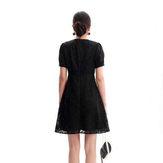 HJ2S38_漆黑色_连衣裙_春夏_复古蕾丝提花 V 领盘扣高腰显瘦通勤气质连衣裙_高级女装_BERNIEELEN 伯妮斯茵 商品图5