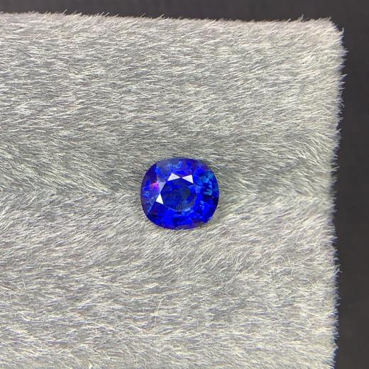 2.03ct 蓝宝石裸石 商品图4
