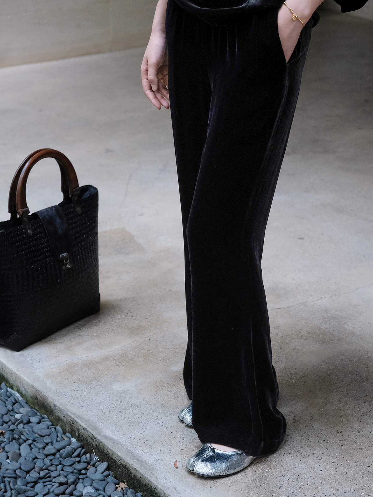 盛唐婧 |新中式丝绒微喇裤黑色