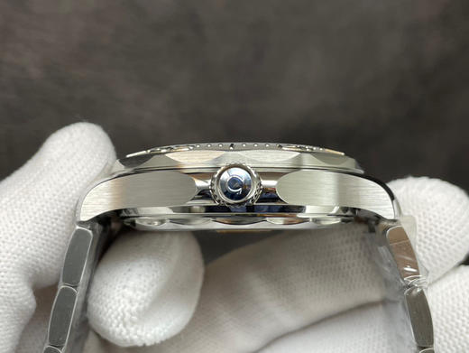 NOOB新品‼️ 42毫米欧米茄海马系列300米——“游艇” Nekton特别版腕表，经抛光和拉丝处理的精钢表壳和激光烧蚀黑色氧化锆搭配正品一致的（ZrO2）陶瓷表盘，哑光饰面饰有抛光立体波纹图案 商品图13