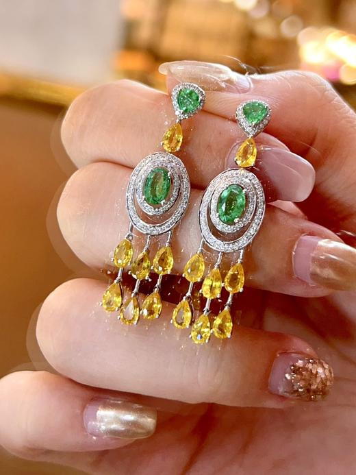 5.30ct 6.05g 祖母绿耳坠 商品图0